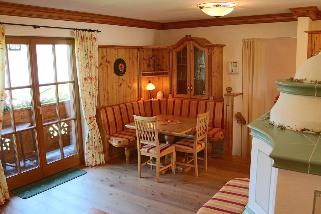 Ferienwohnung Schossleitner - Der Wohlfuehl-Ansitz Am Wolfgangsee Mit Weitblick Sankt Gilgen Værelse billede